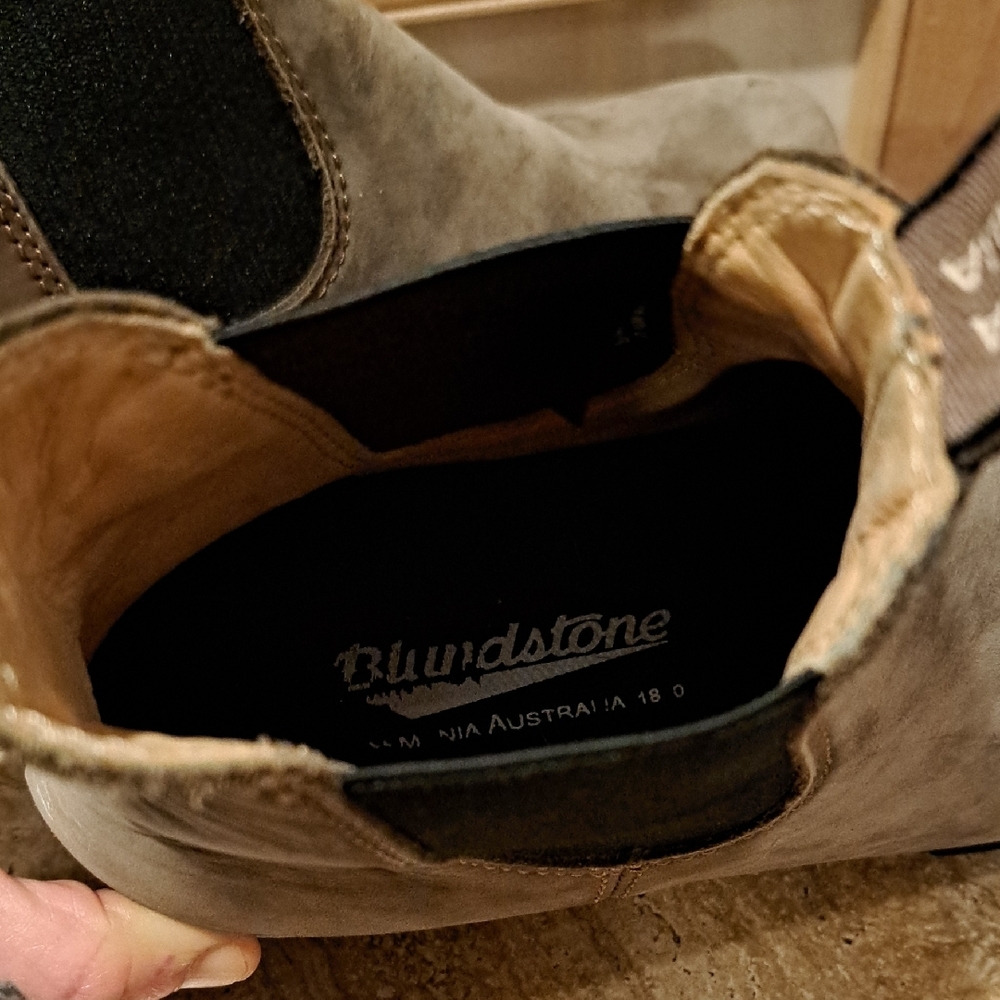 Blundstone Taupe Suede 1677 Chelsea Boots 8 - Picture 6 of 11